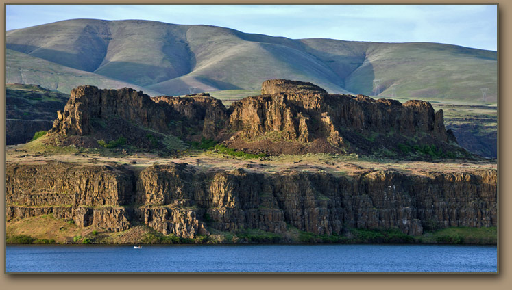 Columbia Gorge Ice Age Floods, Columbia River Basalt scabland.