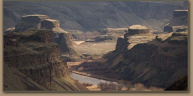 Buttes and mesas in Palouse River Canyon.